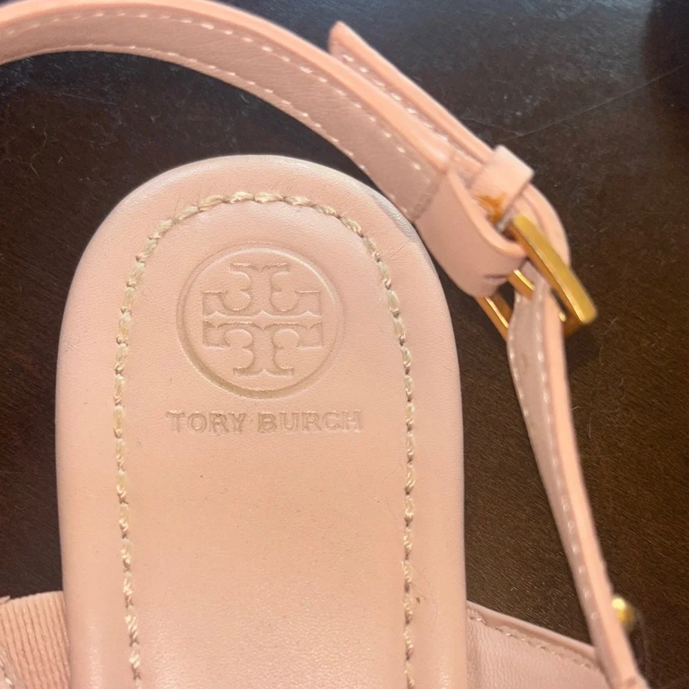 Tory Burch Pale Pink Leather Logo Toe-Post Sandals - Picture 4 of 6